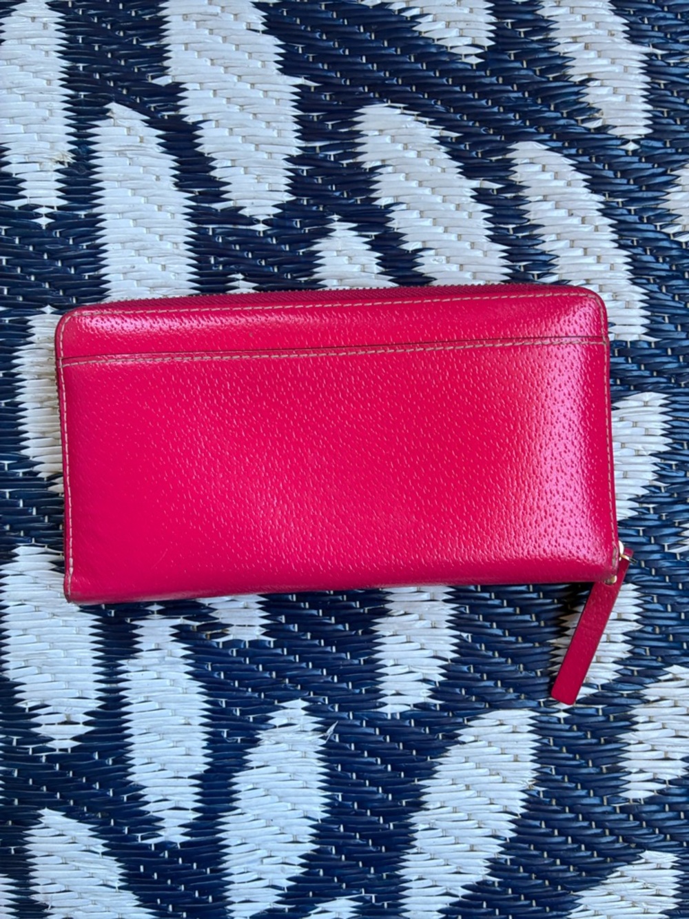 kate spade bright fuchsia zip-around wallet with gold-tone plaque - Picture 2 of 7